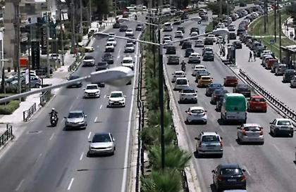 Κίνηση στους δρόμους: Ουρά 15 χλμ από Αττική Οδό προς παραλιακή