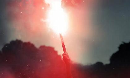 Τι είναι η ναυτική φωτοβολίδα που χτύπησε τον 31χρονο αστυνομικό–Ένα όπλο που μπορεί να αγοράσει οποιοσδήποτε