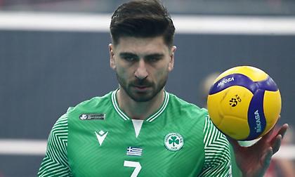 Ο Πετρέας έδωσε αίμα για τον αστυνομικό που τραυματίστηκε από φωτοβολίδα