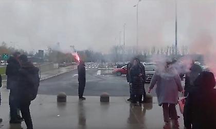 Αποφυλακισθέντες Κροάτες επέστρεψαν στην πατρίδα τους και… αποθεώθηκαν - Επίθεση σε cameraman!