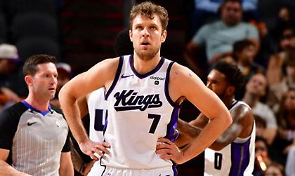 Μπράουν για Βεζένκοφ: «Δεν είναι ο κλασικός ρούκι, έχει παίξει σε μεγάλα παιχνίδια»