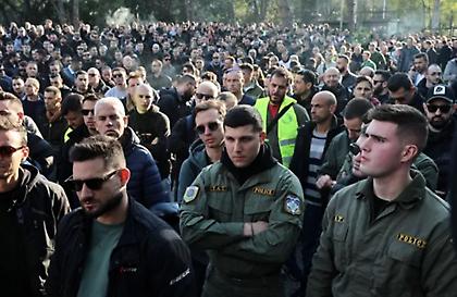 Πορεία διαμαρτυρίας των αστυνομικών για τον τραυματισμό του 31χρονου συναδέλφου τους