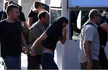 Επεισόδια στη Νέα Φιλαδέλφεια: Άλλοι 10 Κροάτες εκτός φυλακής - Συνολικά 40 οι αποφυλακισθέντες