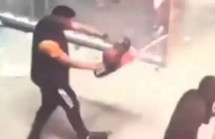 Σε πυρήνα 5 ατόμων οι έρευνες για τον αρχηγό με το full face που μοίραζε τις φονικές φωτοβολίδες στου Ρέντη