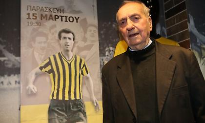 Σε λαϊκό προσκύνημα στη Νέα Φιλαδέλφεια η σωρός του Κώστα Νεστορίδη