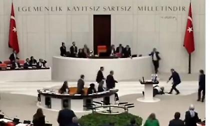 Τουρκία: Boυλευτής υπέστη καρδιακή προσβολή και κατέρρευσε στο κοινοβούλιο