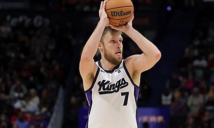 Νίκη για Κινγκς με… ολίγον από Βεζένκοφ