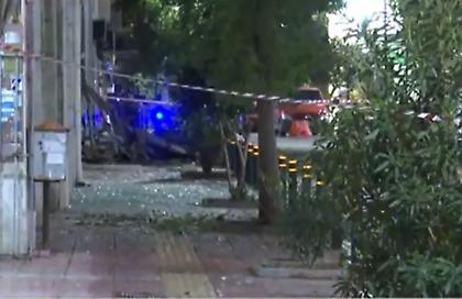 Συναγερμός στον Πειραιά: Ισχυρή έκρηξη σε είσοδο πολυκατοικίας - Εντοπίστηκε μεγάλη ποσότητα εκρηκτικής ύλης