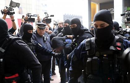 Στον ανακριτή ο 18χρονος για να απολογηθεί για τη δολοφονική επίθεση στον αστυνομικό