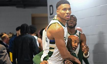 Ο λόγος που οι Πέισερς... άρπαξαν την μπάλα του αγώνα με τους Μπακς από τον Γιάννη!