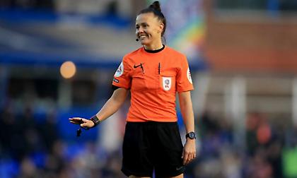 Γράφεται ιστορία στο Νησί: Η Ρεμπέκα Γουέλτς θα γίνει η πρώτη γυναίκα που θα σφυρίξει αγώνα της Premier League!