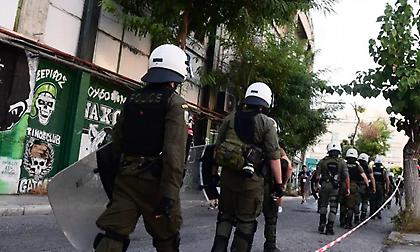 Αρνήθηκαν τα ΜΑΤ να πάνε έξω από τη Λεωφόρο σε ένδειξη διαμαρτυρίας για τον τραυματισμό συναδέλφου τους!