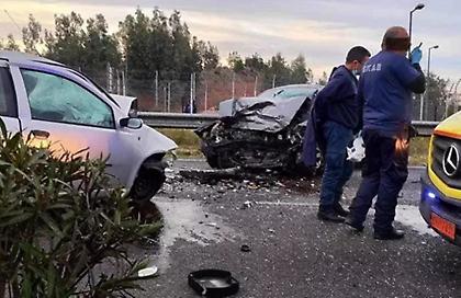 Σφοδρό τροχαίο νωρίς το πρωί στα Σπάτα - 2 νεκροί