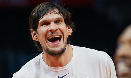 Τρομερό: Οι κάρτες UNO φαίνονται απίθανα μικρές στην τρομακτική παλάμη του Μαριάνοβιτς