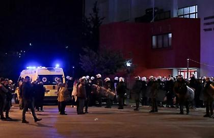 Eπίθεση στον Ρέντη: Ταυτοποιήθηκε ο αρχηγός και όσοι έδωσαν τις φωτοβολίδες