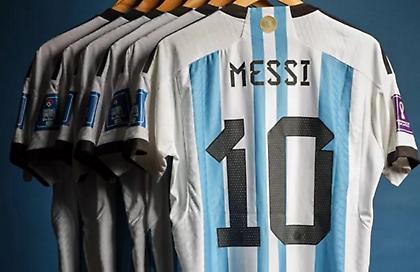 Δημοπρατήθηκαν για 8 εκατ. ευρώ οι φανέλες του Μέσι από το Μουντιάλ!