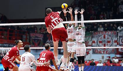 Ολυμπιακός-Παναθηναϊκός: Ντέρμπι κορυφής στο άδειο Ρέντη για τους «αιώνιους»