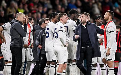 Σοκ στο Μπόρνμουθ-Λούτον: Κατέρρευσε ο Λόκιερ - «Ανταποκρίνεται», λέει ο γιατρός!