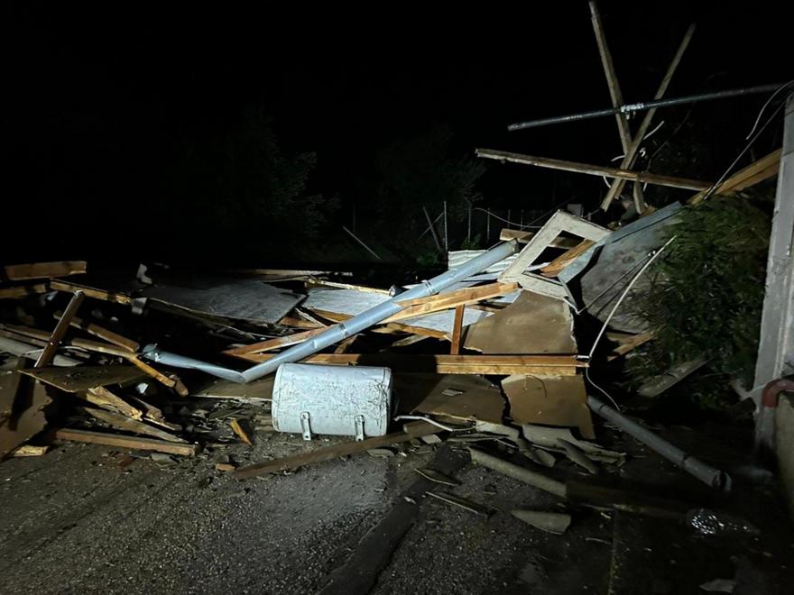 Βάρη: Ανεμοστρόβιλος κατέστρεψε σπίτι εξαμελούς οικογένειας