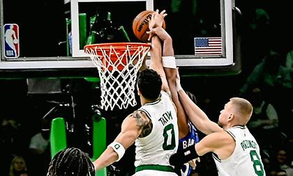 Άνετες νίκες για Σέλτικς και Πέλικανς