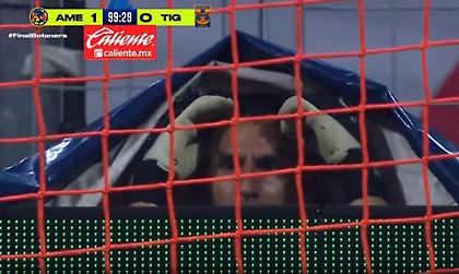 Απίθανο πλάνο: Ο αποβληθείς τερματοφύλακας της Τίγκρες κρύφτηκε για να μη φύγει από το γήπεδο