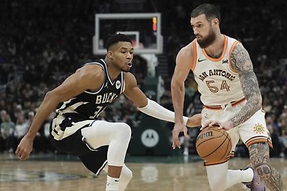 Το 37ο triple-double του Γιάννη απέναντι στους Σπερς