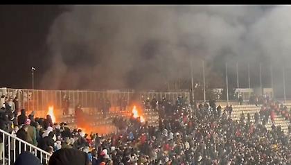 Η Παρτίζαν θριάμβευσε στο ντέρμπι και οι οπαδοί του Ερυθρού έβαλαν φωτιά στην κερκίδα!