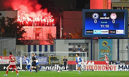 Ζέσταναν την ατμόσφαιρα στο Περιστέρι με καπνογόνα σε ταράτσες οι οπαδοί του Ατρομήτου