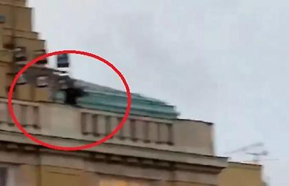 Βίντεο ντοκουμέντο: Η δραματική στιγμή που ο 24χρονος πυροβολεί εν ψυχρώ στην Πράγα