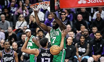 Επέστρεψαν στις νίκες οι Σέλτικς κόντρα στους Κινγκς, έμεινε στα χαμηλά ο Βεζένκοφ