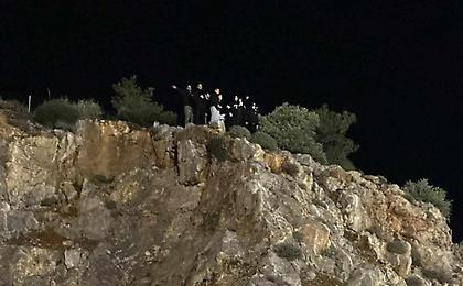 Οπαδοί του ΠΑΟΚ έκαναν κερκίδα από το… βουνό στην Καισαριανή