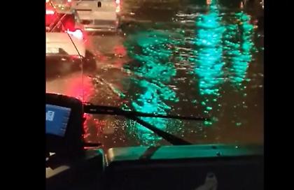 Προβλήματα στην παραλιακή λόγω συσσώρευσης υδάτων - Δύο τροχαία τη νύχτα