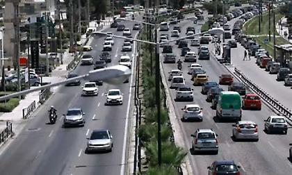 «Δραπετεύουν» οι Αθηναίοι για τα Χριστούγεννα: Αυξημένη κίνηση στις εξόδους του Λεκανοπεδίου