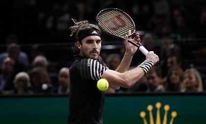 Ενοχλήσεις στη μέση ο Τσιτσιπάς