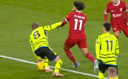 Ασύλληπτη... χερούκλα στην περιοχή από τον Έντεγκααρντ, δεν πήρε πέναλτι η Λίβερπουλ!