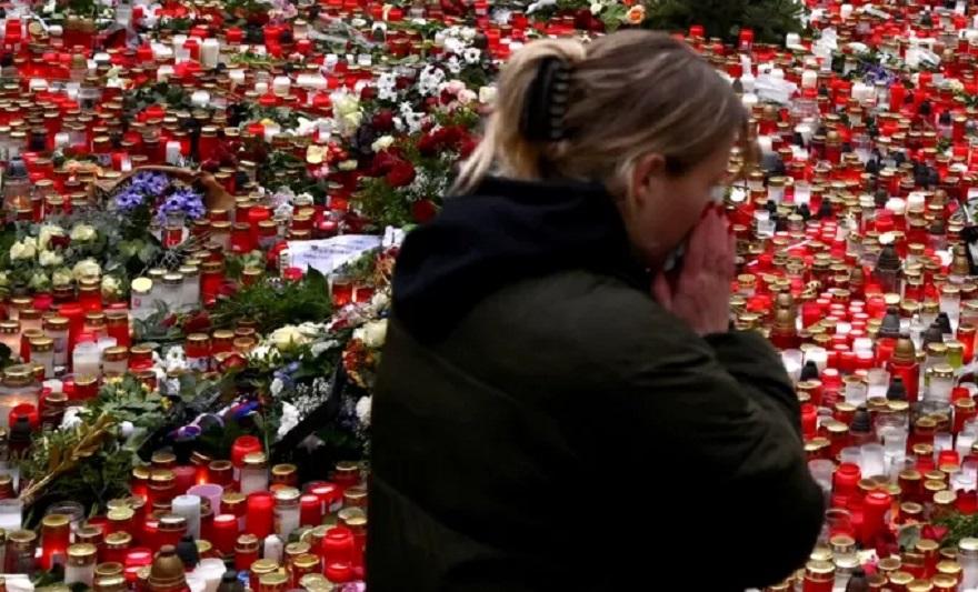 Πράγα: Ο 24χρονος μακελάρης κουβαλούσε όπλα σε θήκη κιθάρας