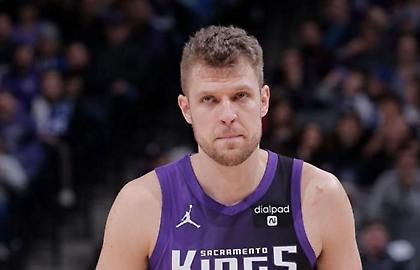 Εύκολη νίκη για τους Κινγκς κόντρα στους Σανς, 6 λεπτά συμμετοχής και 3 πόντους ο Βεζένκοφ