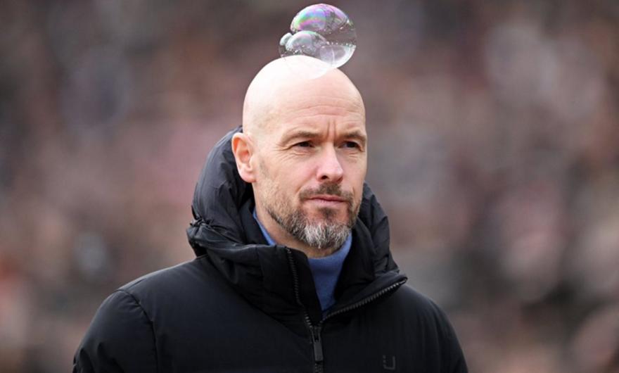 Τεν Χαγκ: Φωτογραφίες με φούσκες να σκάνε στο κεφάλι του