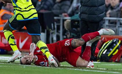 Στο νοσοκομείο ο Τσιμίκας μετά τον τραυματισμό του ενάντια στην Άρσεναλ