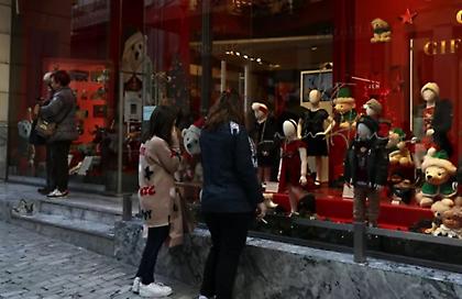 Σε εορταστικό κλίμα η αγορά – Ανοικτά σήμερα όλα τα καταστήματα