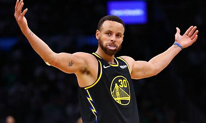 «Καυτός» Κάρι, σκοράρει από παντού στην προθέρμανσή του πριν το 10ο χριστουγεννιάτικο παιχνίδι του!