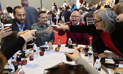 Γεύμα αγάπης από τον δήμο Αθηναίων στους άστεγους της πόλης