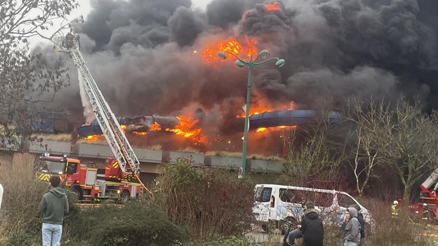 Γαλλία: Καταστράφηκε από πυρκαγιά το γήπεδο της Γκραβελίν