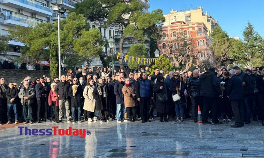 Βασίλης Καρράς: Σε λαϊκό προσκύνημα στη Θεσσαλονίκη σήμερα η σορός του