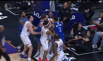 Μπούκερ και Γουίλιαμς άφησαν το γιορτινό κλίμα στην άκρη και πιάστηκαν στα χέρια!