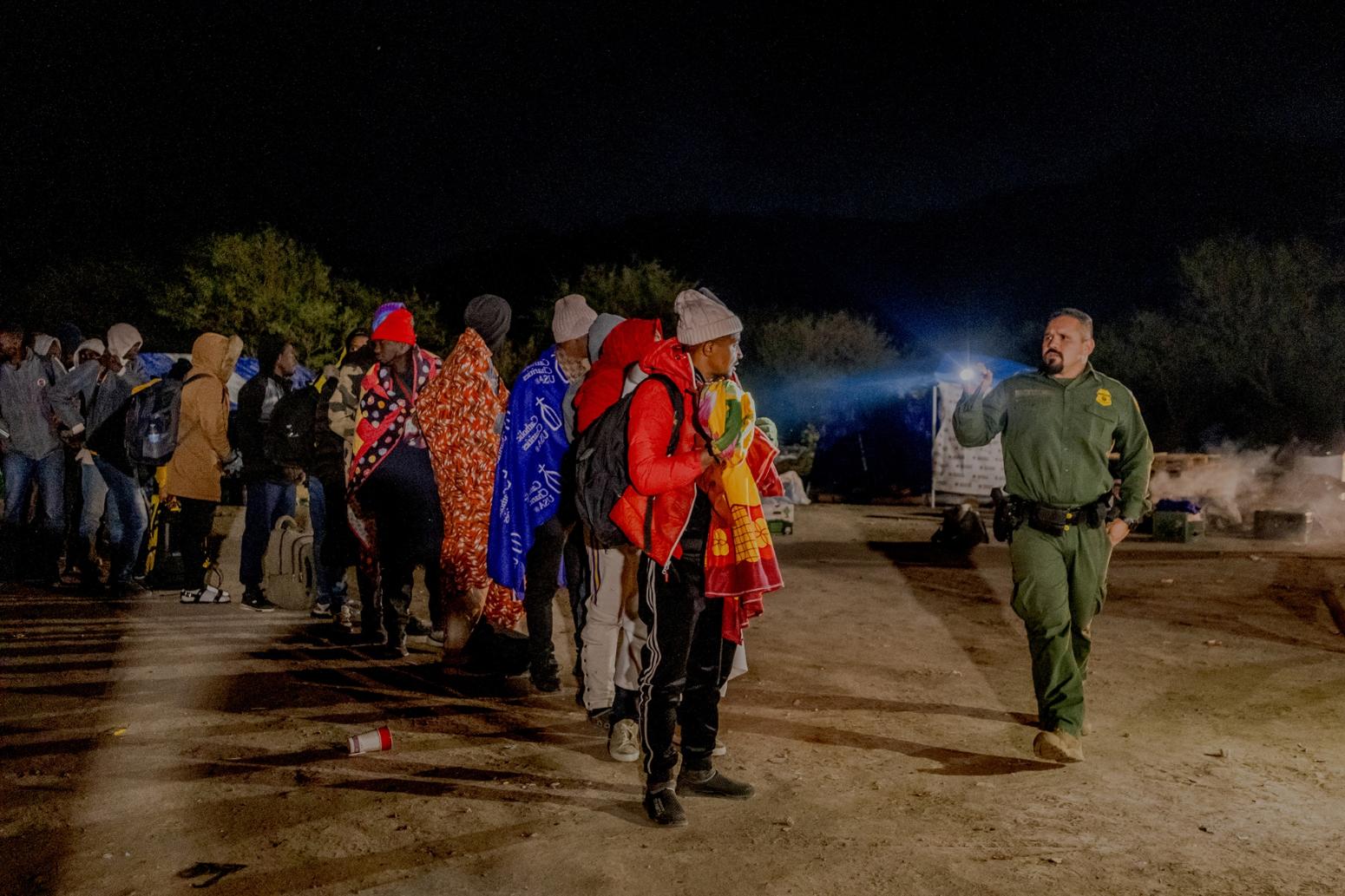 Χιλιάδες μετανάστες στα σύνορα ΗΠΑ – Μεξικού