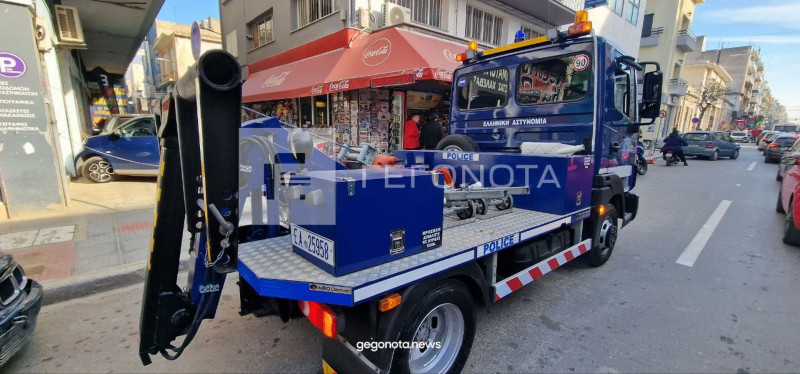 Βόλος: Πάρκαρε παράνομα το αυτόκινητό του, αφαίρεσε τις πινακίδες και πήγε για τσίπουρο