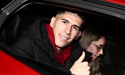 Έφτασε στην Αθήνα ο Ναβάρο για τον Ολυμπιακό