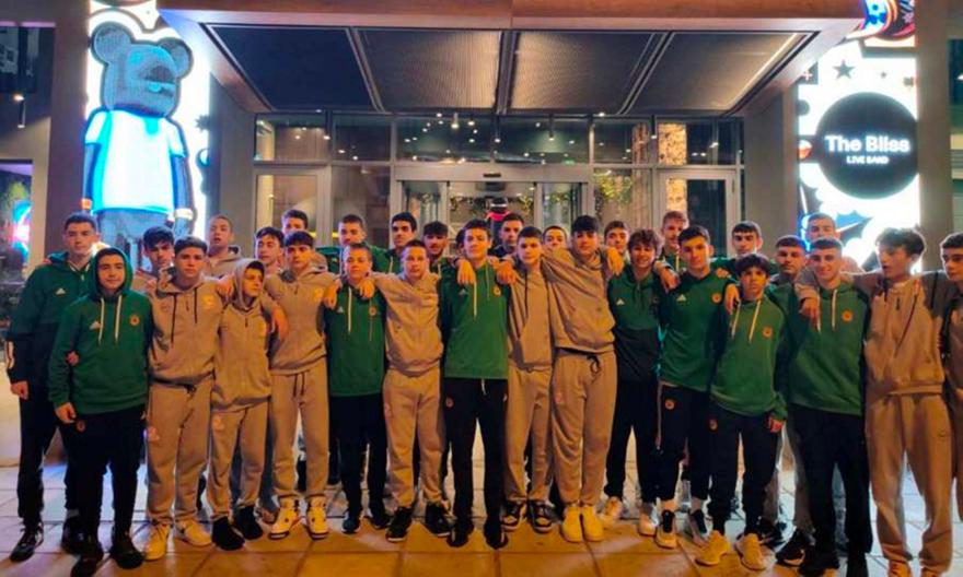 Ολυμπιακός-Παναθηναϊκός: Μια αγκαλιά οι παίκτες της Κ15