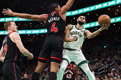 Το έκαναν «θρίλερ» μόνοι τους οι Σέλτικς, επικρατώντας στο φινάλε των Ράπτορς